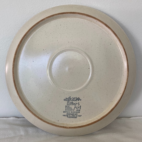 MIKASA Potters Art Buckskin Stoneware Dinner Plates - Picture 5 of 9